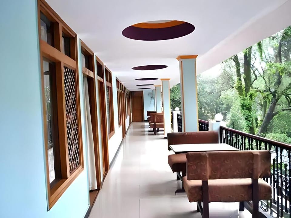 Goroomgo Moon Near Mall Road Nainital Hotel in Uttarakhand