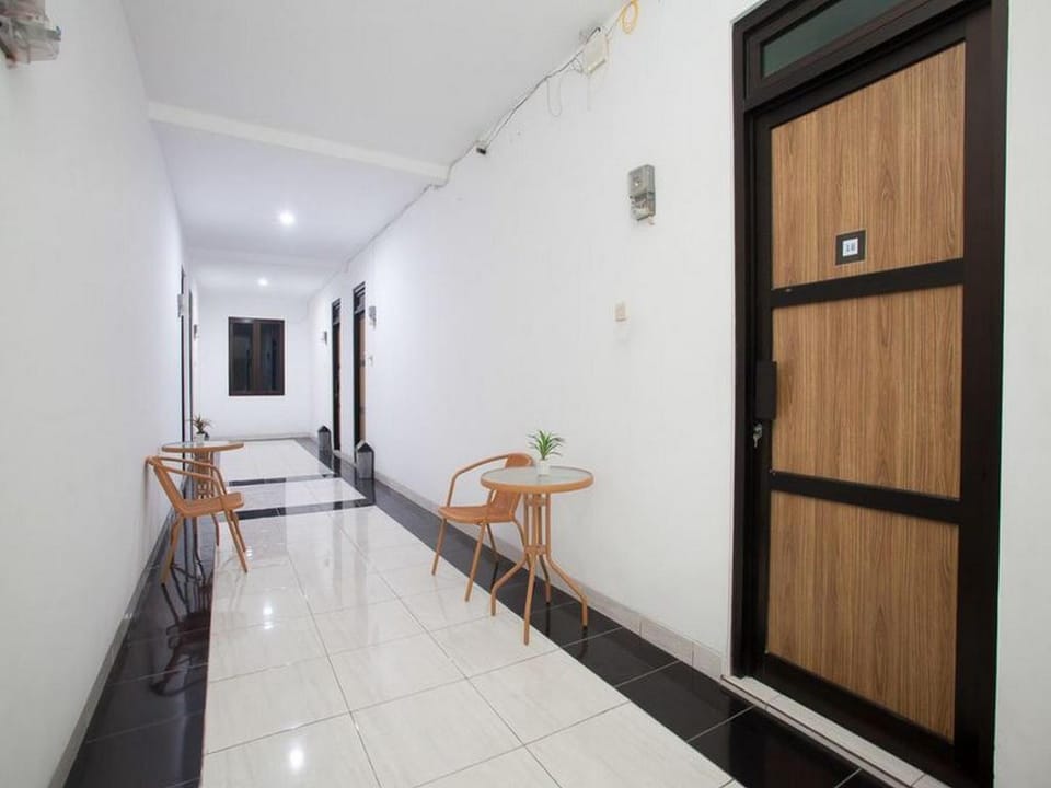 RedDoorz Syariah near DBL Arena 2 Bed and Breakfast in Surabaya