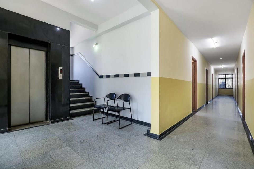 OYO Flagship 27943 Hotel SS Grand Hotel in Bengaluru