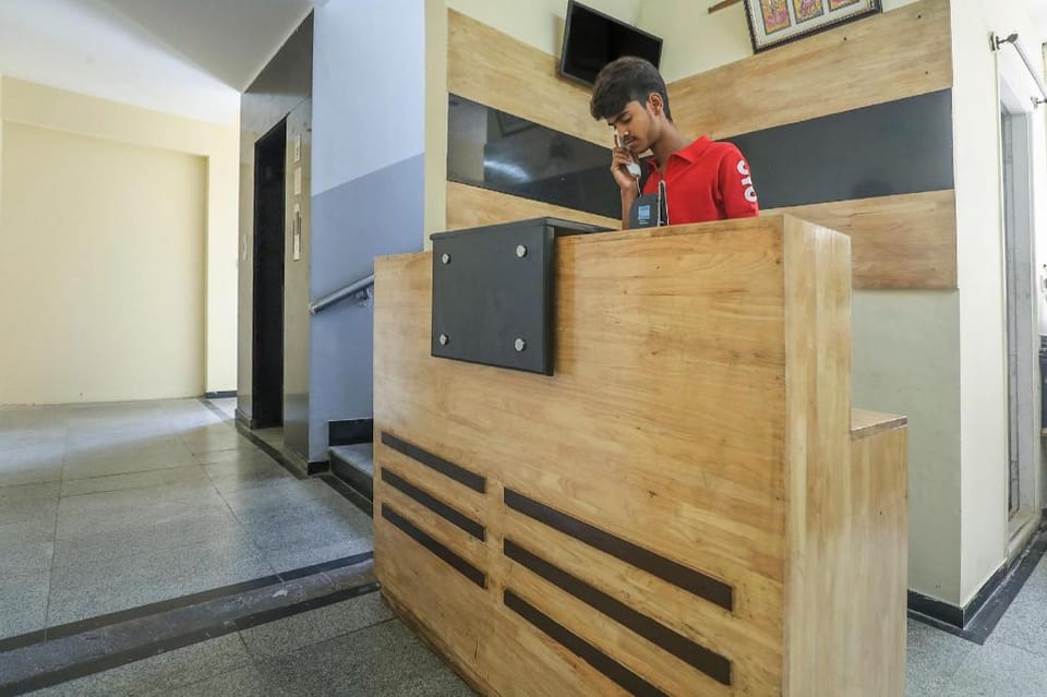 OYO Flagship 27943 Hotel SS Grand Hotel in Bengaluru