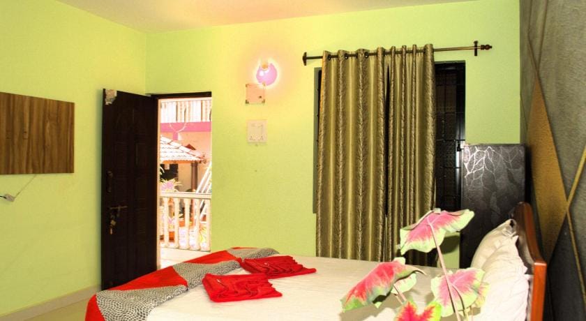Flavia Paradise Guest House Bed and Breakfast in Canacona