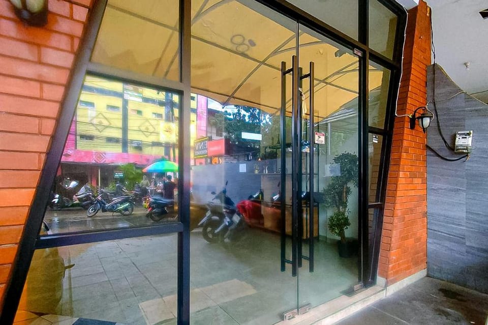 Env Residence Mangga Besar RedPartner Hotel in Jakarta