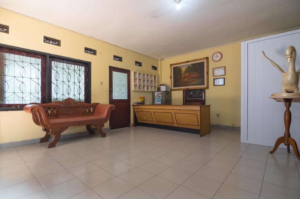 RedDoorz @ Buah Batu 3 Bed and Breakfast in Bandung