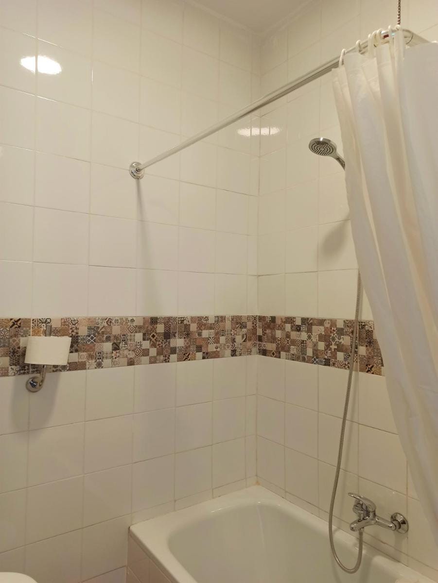 Vivian's Guest House Auto Check-in Hostel in Jerez de la Frontera