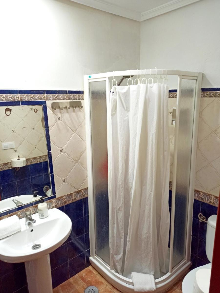 Vivian's Guest House Auto Check-in Hostel in Jerez de la Frontera