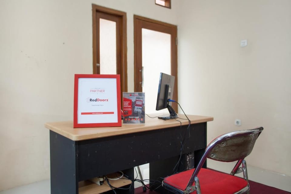 RedDoorz Syariah near UNTAG Banyuwangi Bed and Breakfast in East Java