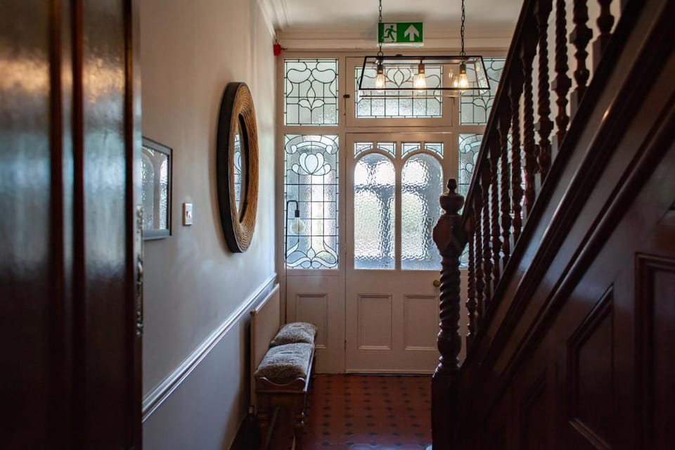 Oaklands Guest House Bed and Breakfast in Weymouth