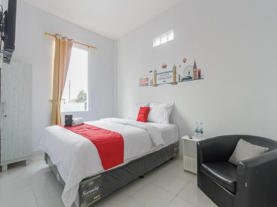 RedDoorz Plus near Taman Rasuna Menteng Bed and Breakfast in South Jakarta City