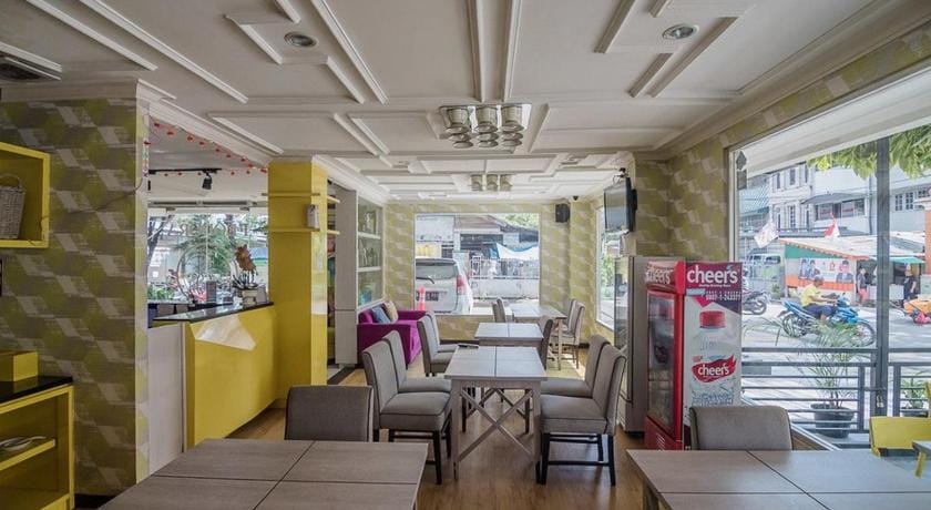 RedDoorz Plus near Mangga Besar Station 2 Hotel in Jakarta