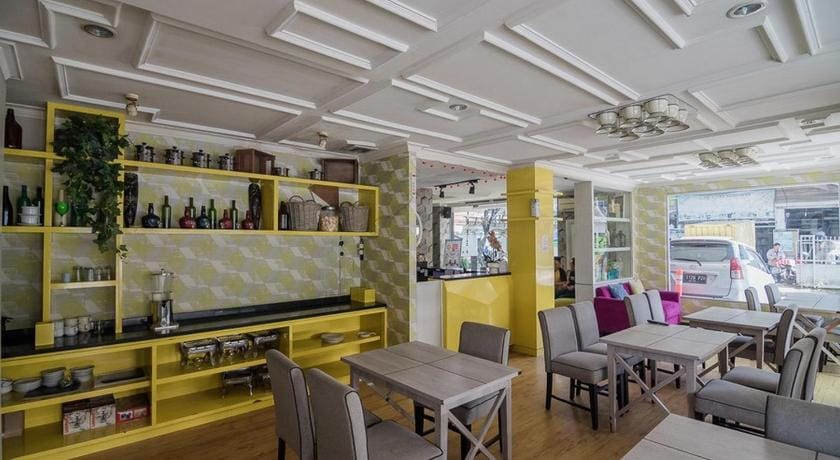RedDoorz Plus near Mangga Besar Station 2 Hotel in Jakarta