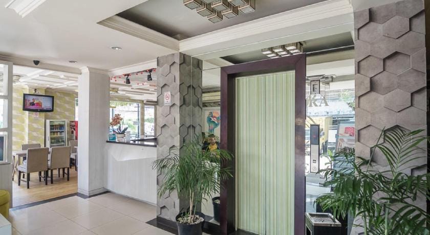 RedDoorz Plus near Mangga Besar Station 2 Hotel in Jakarta