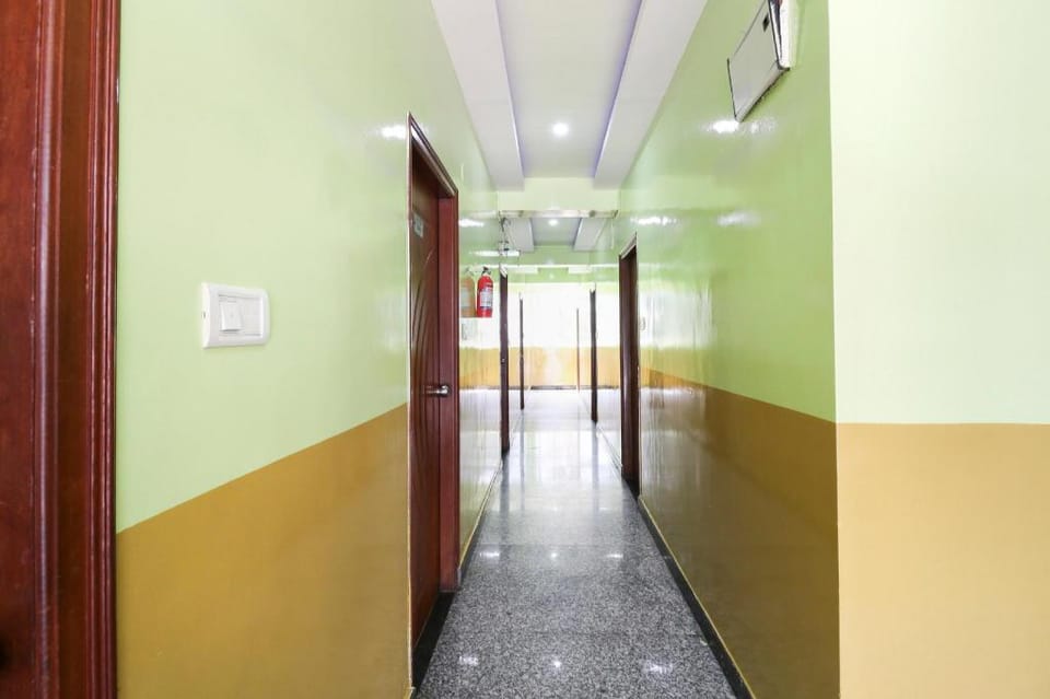 Super Collection O Tiara Near Christ university Hotel in Bengaluru