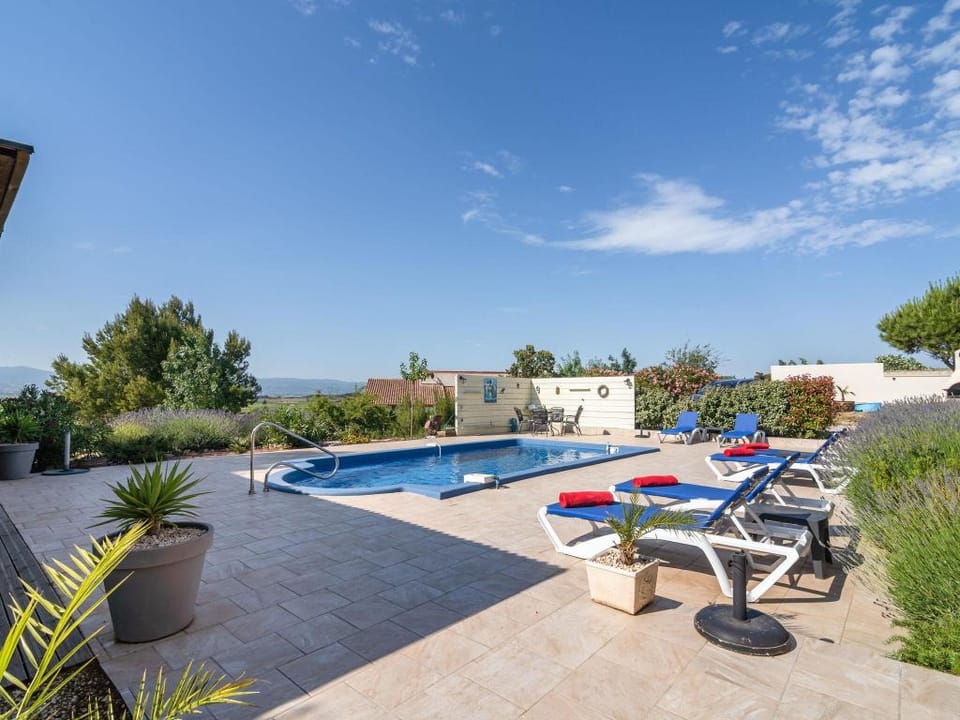 Villa in Escales with Private Pool Villa in Occitanie
