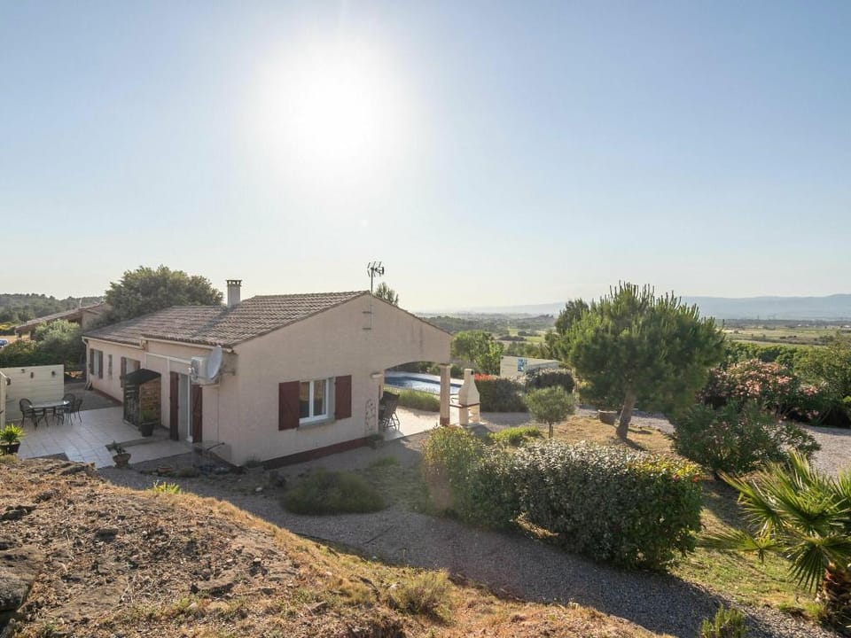 Villa in Escales with Private Pool Villa in Occitanie
