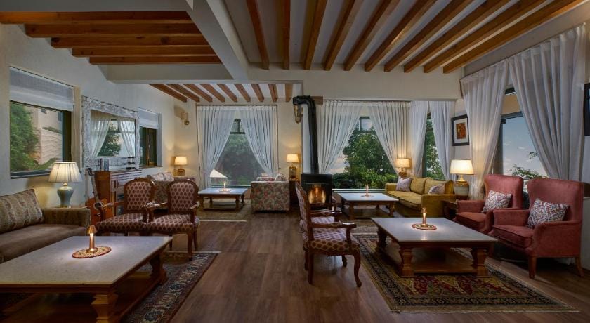 Larisa Resort Mussoorie Hotel in Uttarakhand