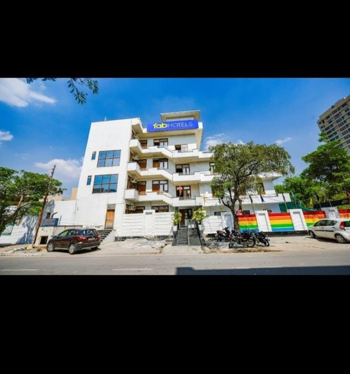 Viraj Guest House Hotel in Noida