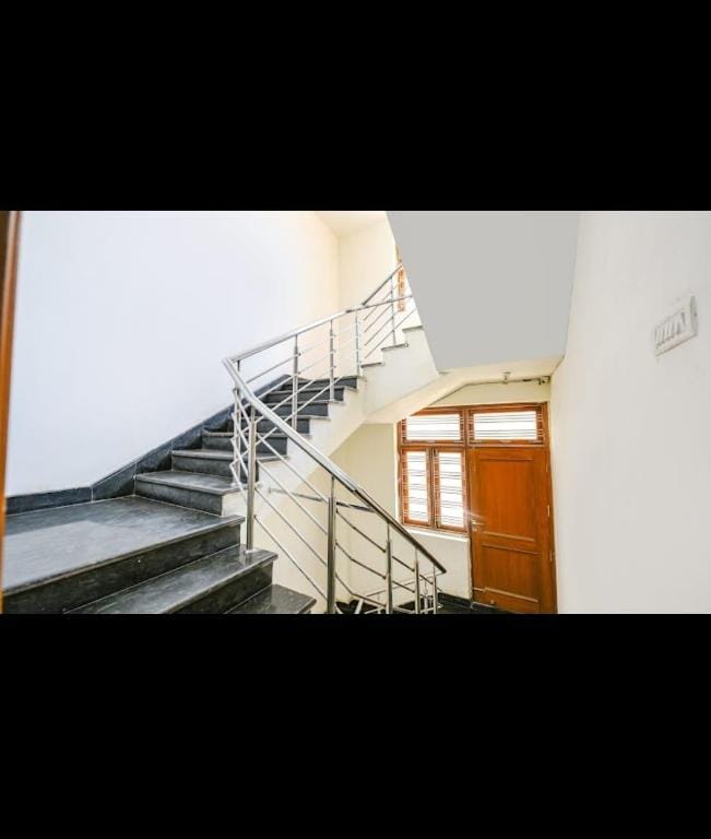 Viraj Guest House Hotel in Noida