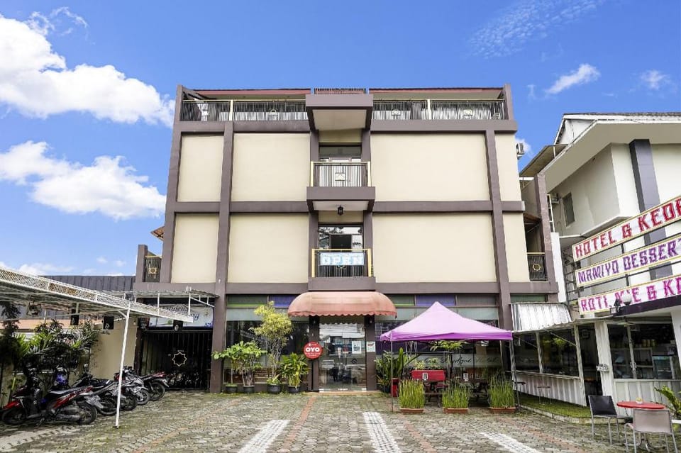 OYO Flagship 91295 Suria City Hotel Syariah Hotel in Bandung