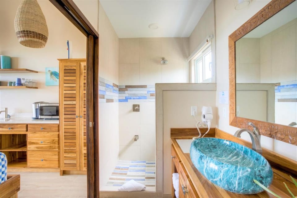 Ocean Breeze Resort in Placencia