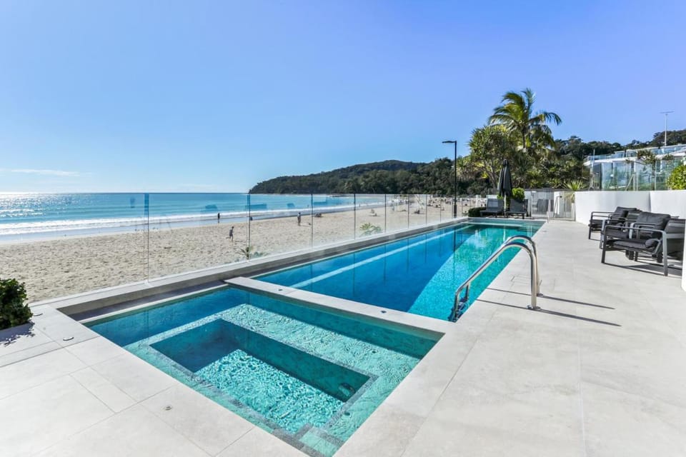 Beachfront luxury, Hastings Street Apartment in Noosa Heads