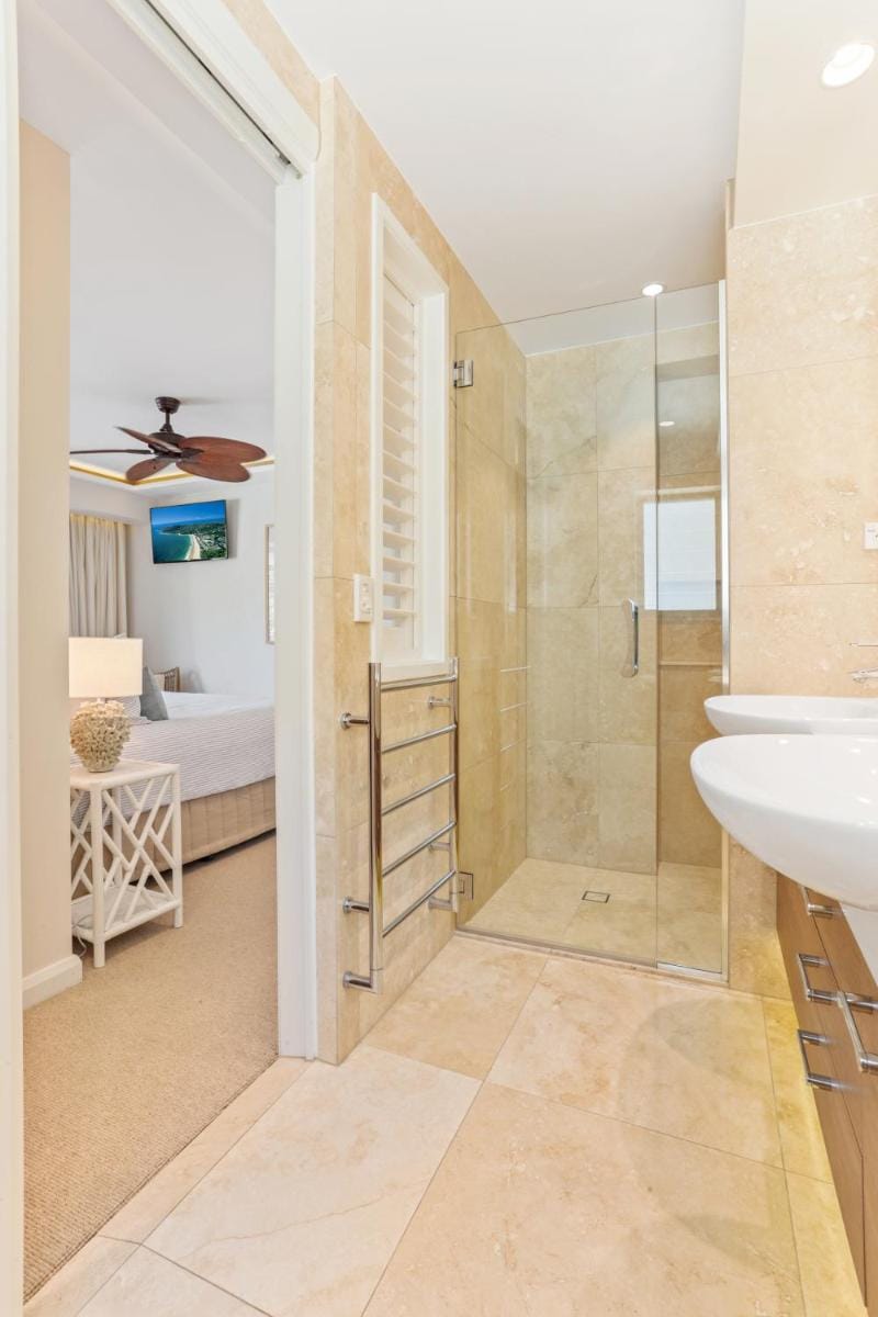 Beachfront luxury, Hastings Street Apartment in Noosa Heads
