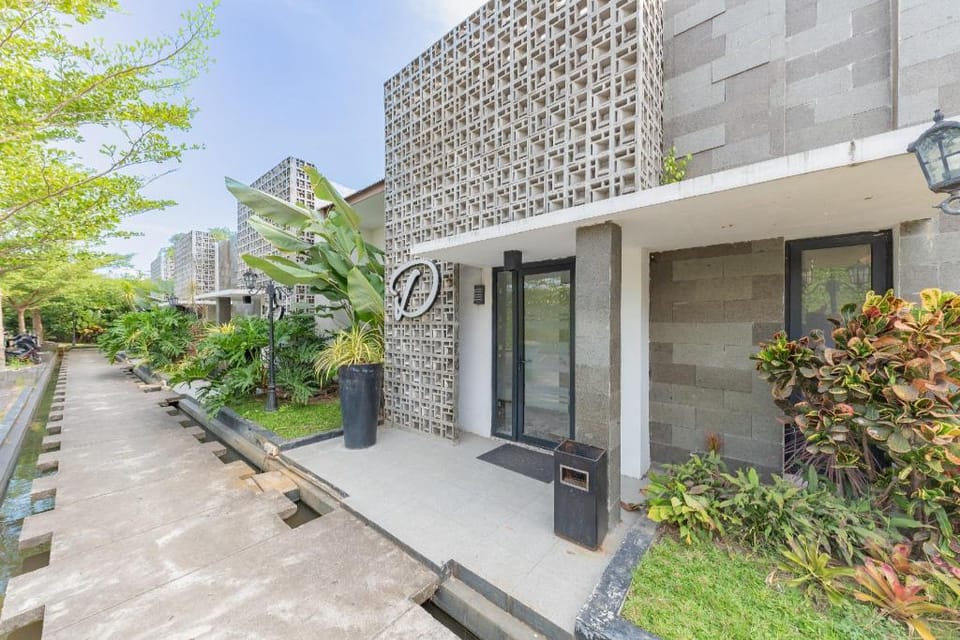 RedDoorz Plus near UNIMED Medan Bed and Breakfast in Indonesia