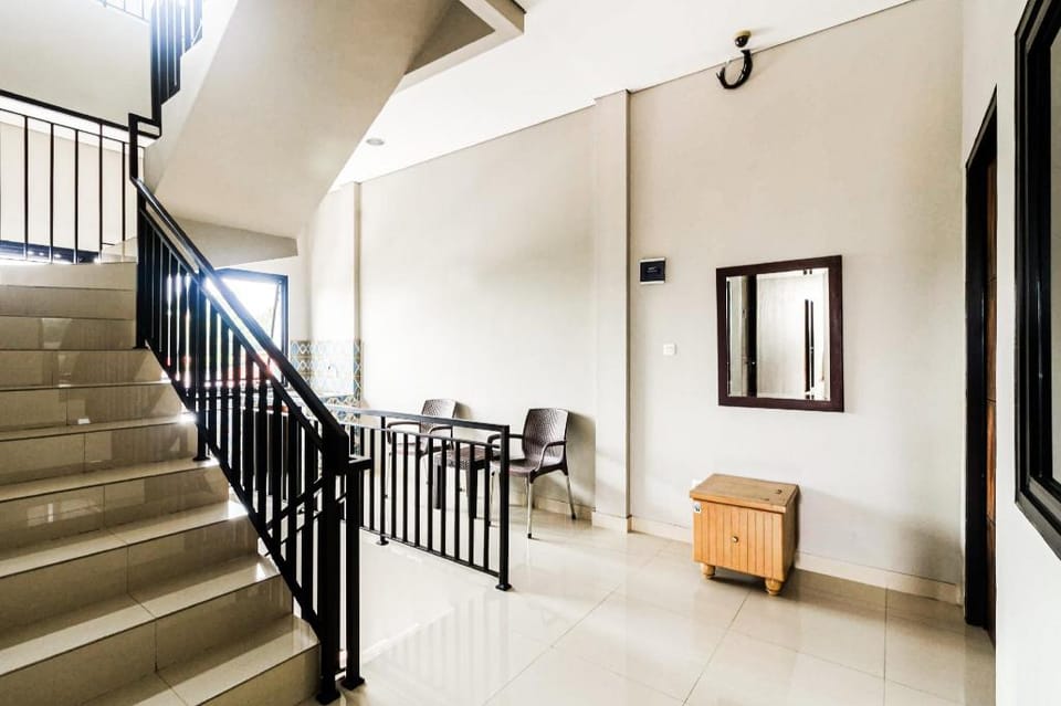 RedDoorz near Puri Indah Mall Bed and Breakfast in Jakarta