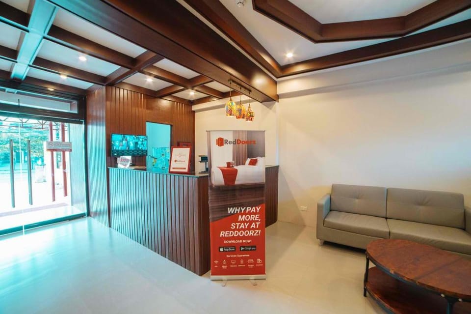 RedDoorz near Robinsons Cybergate Davao Hotel in Davao City