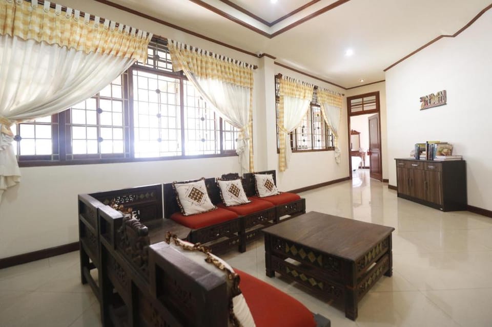 RedDoorz Syariah near Gelora Delta Sidoarjo Bed and Breakfast in East Java