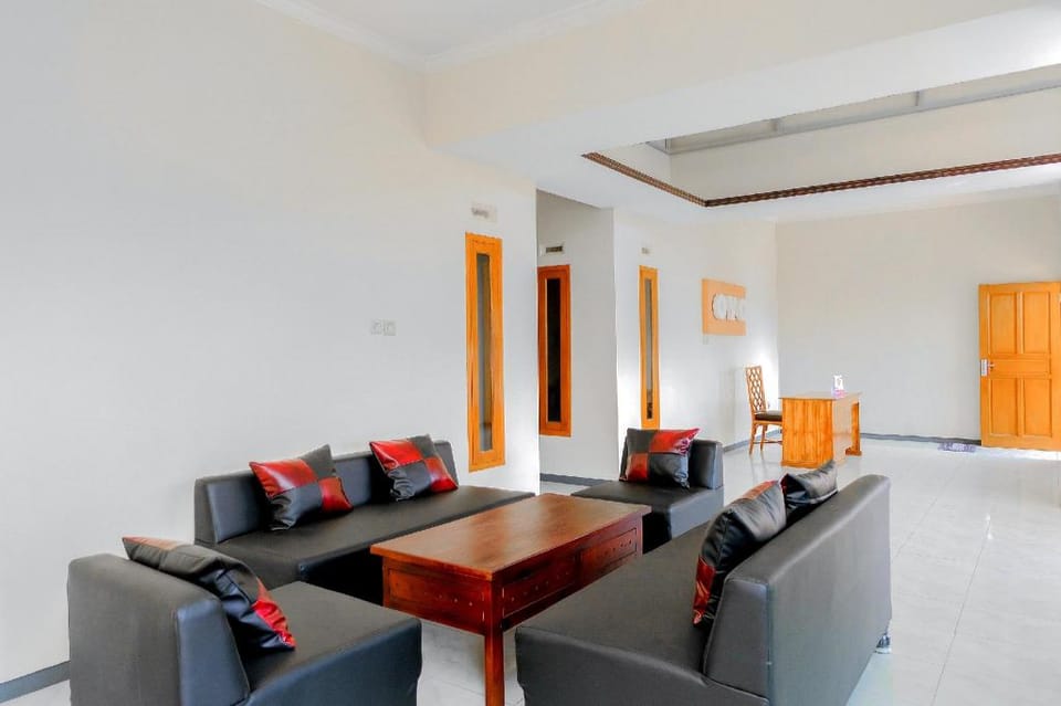 Hotel O Queen Homestay Hotel in Batu