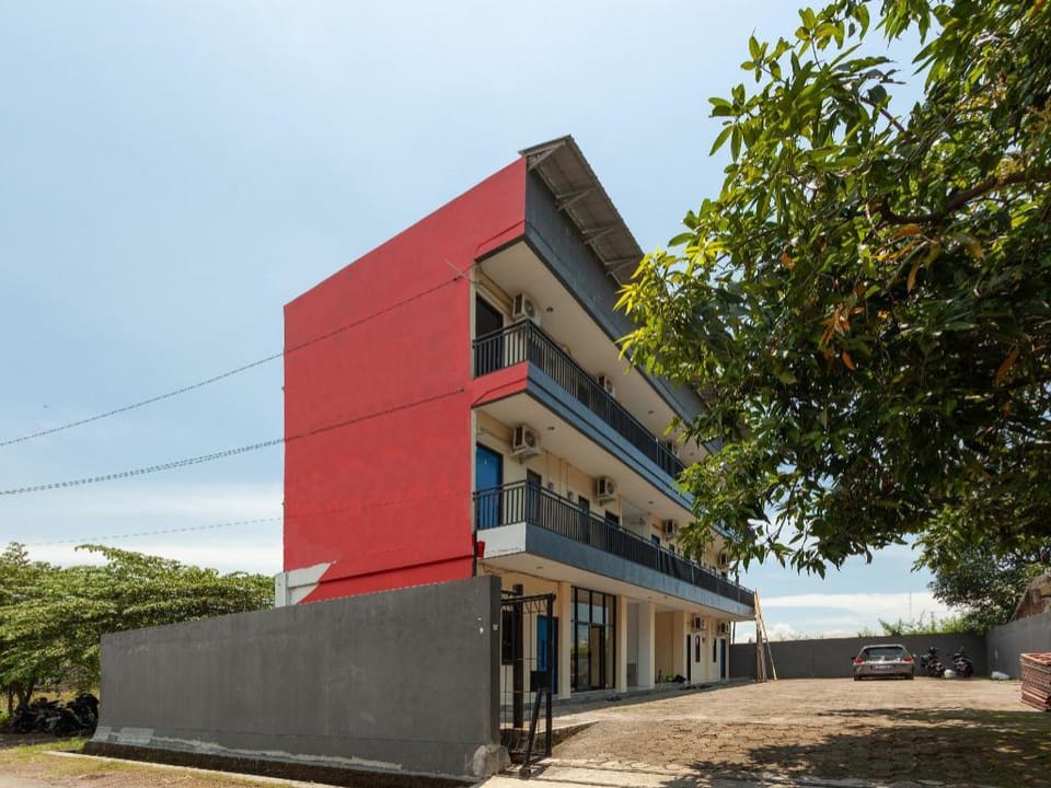 OYO 588 Richmond Guest House Hotel in West Java