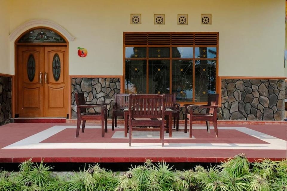 SUPER OYO 538 Villa Handayani Syariah Hotel in East Java