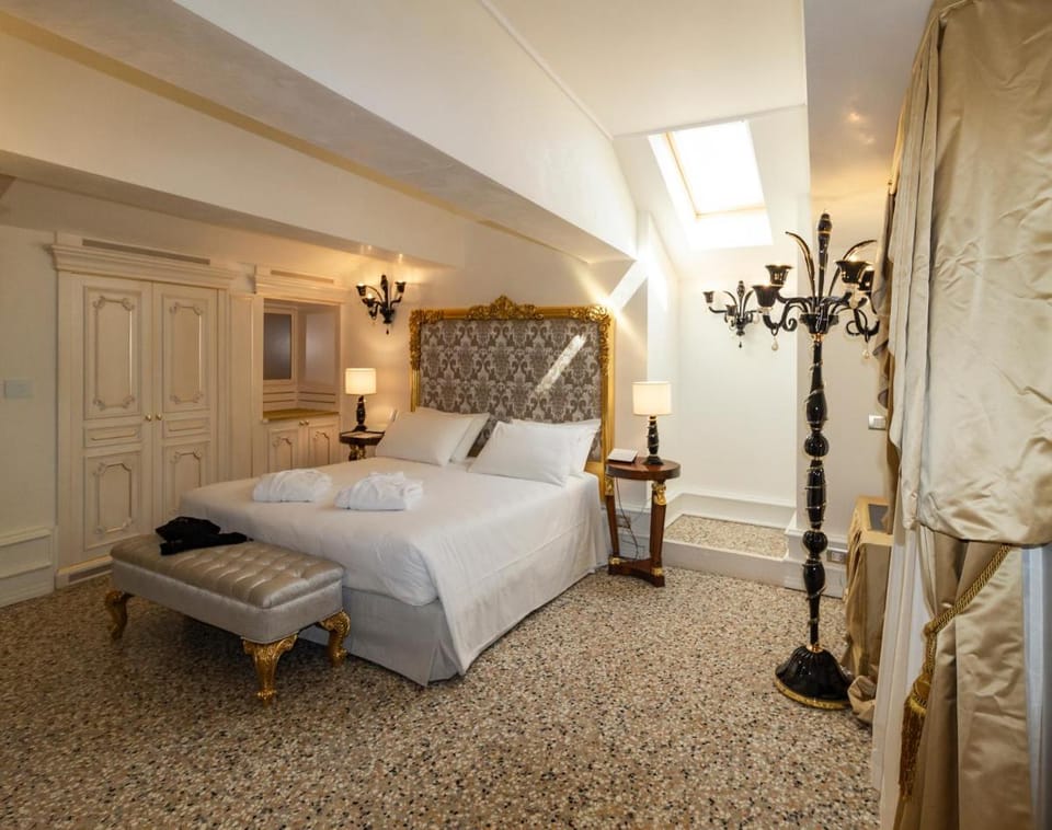 Ca' Bonfadini Historic Experience Hotel in Venice