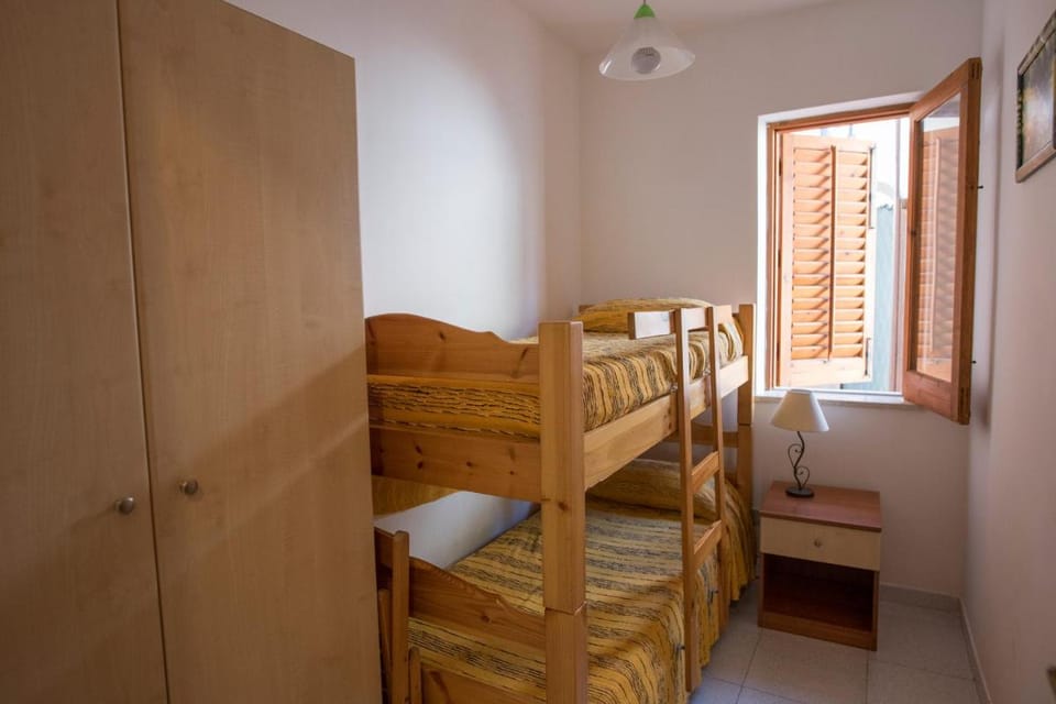 Holiday home for 5 people, 200 meters from the sea and free wi-fi Apartment in Sicily
