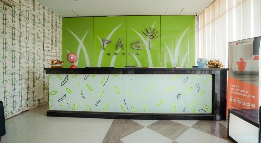 RedDoorz near Pantai Pede Hotel in Indonesia