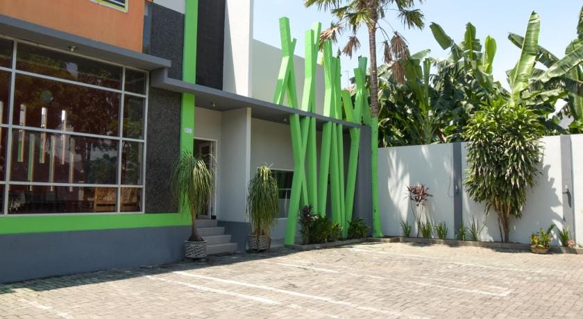 RedDoorz Syariah near Balai Kota Probolinggo 2 Bed and Breakfast in East Java