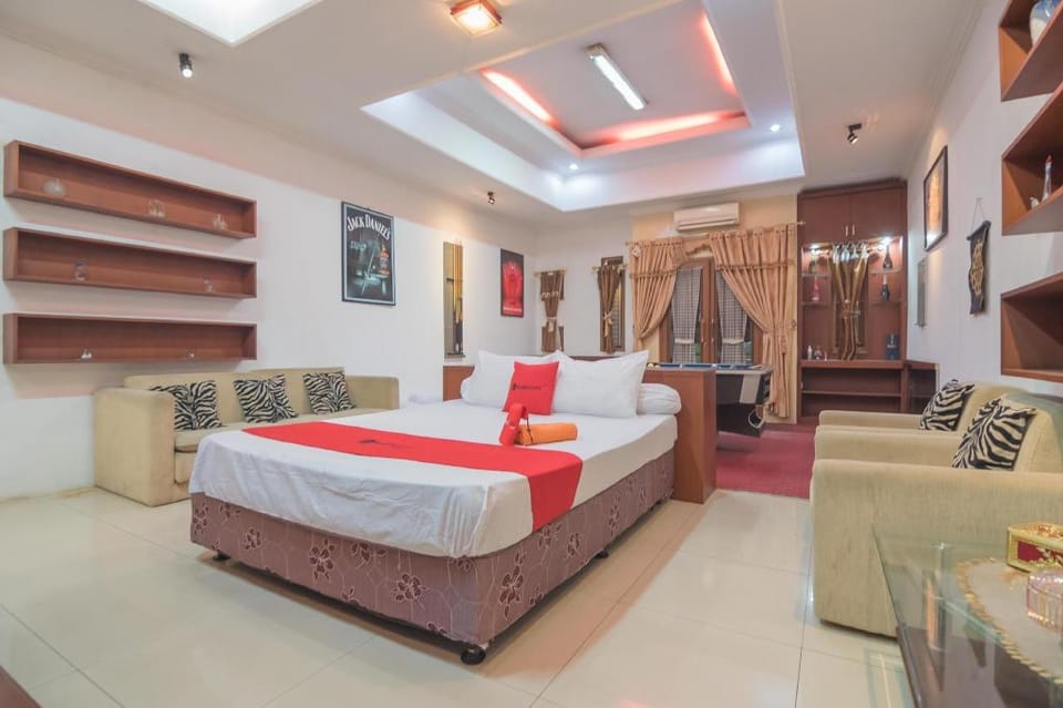 RedDoorz Syariah near Margahayu Raya Hotel in Bandung