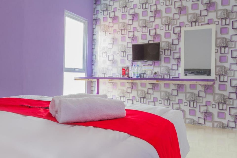RedDoorz Plus @ Tuparev Cirebon 2. Bed and Breakfast in West Java