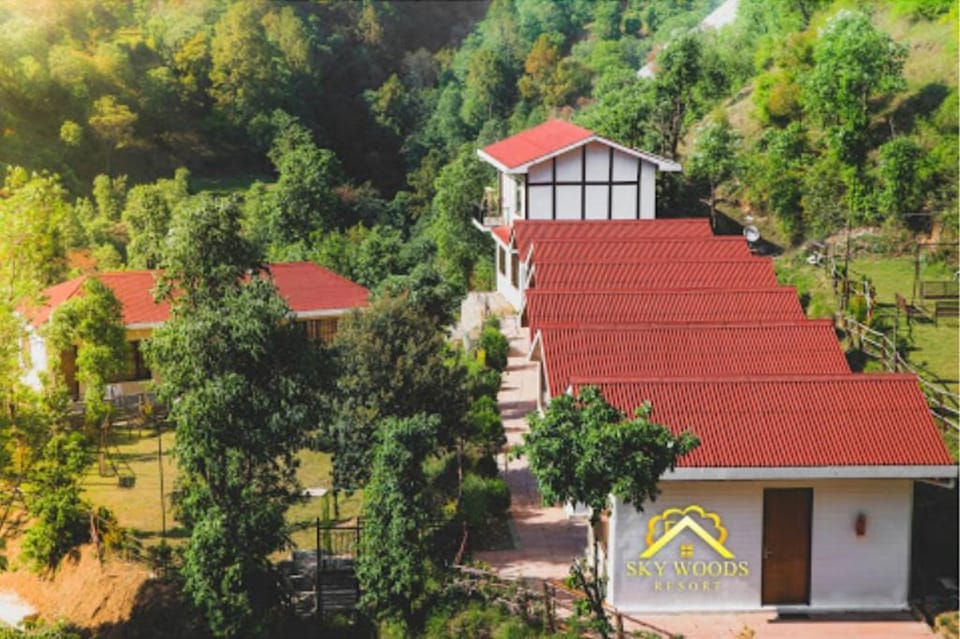 Tavisha Skywood Resort Hotel in Himachal Pradesh