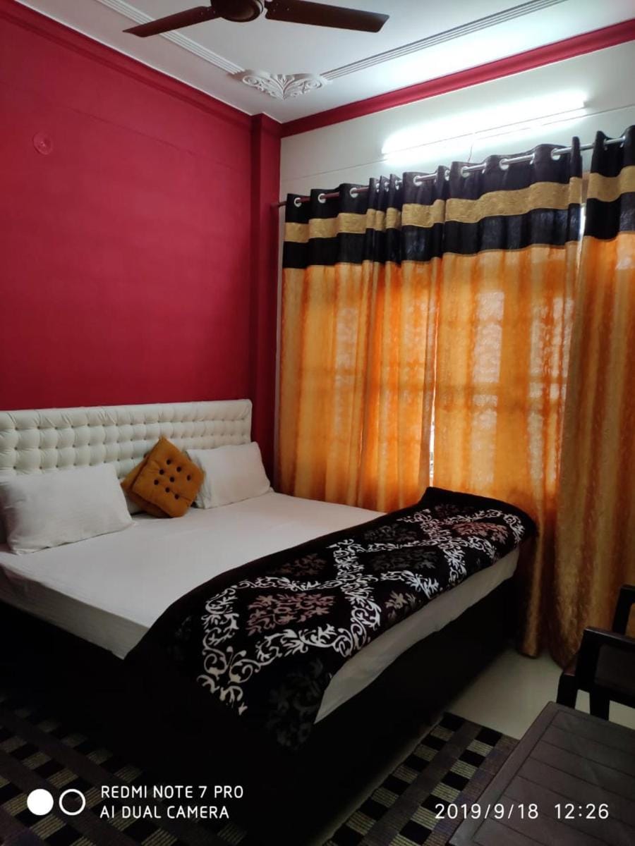 THE HIMALAYAS GUEST HOUSE Bed and Breakfast in Himachal Pradesh