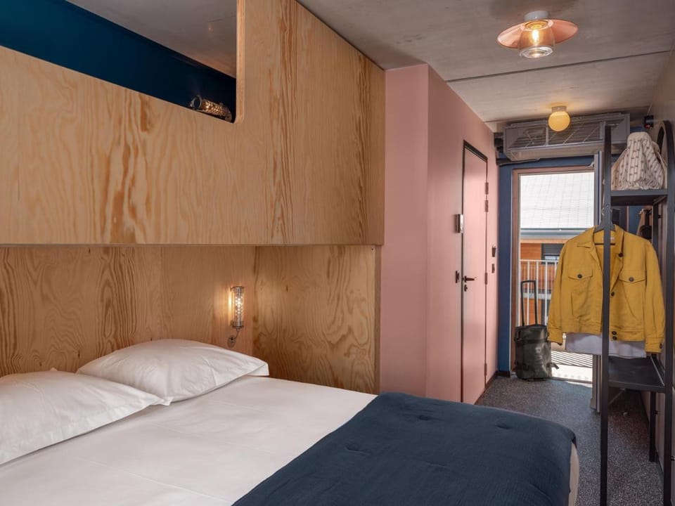 Eklo Bordeaux Centre Bastide Hotel in Bordeaux
