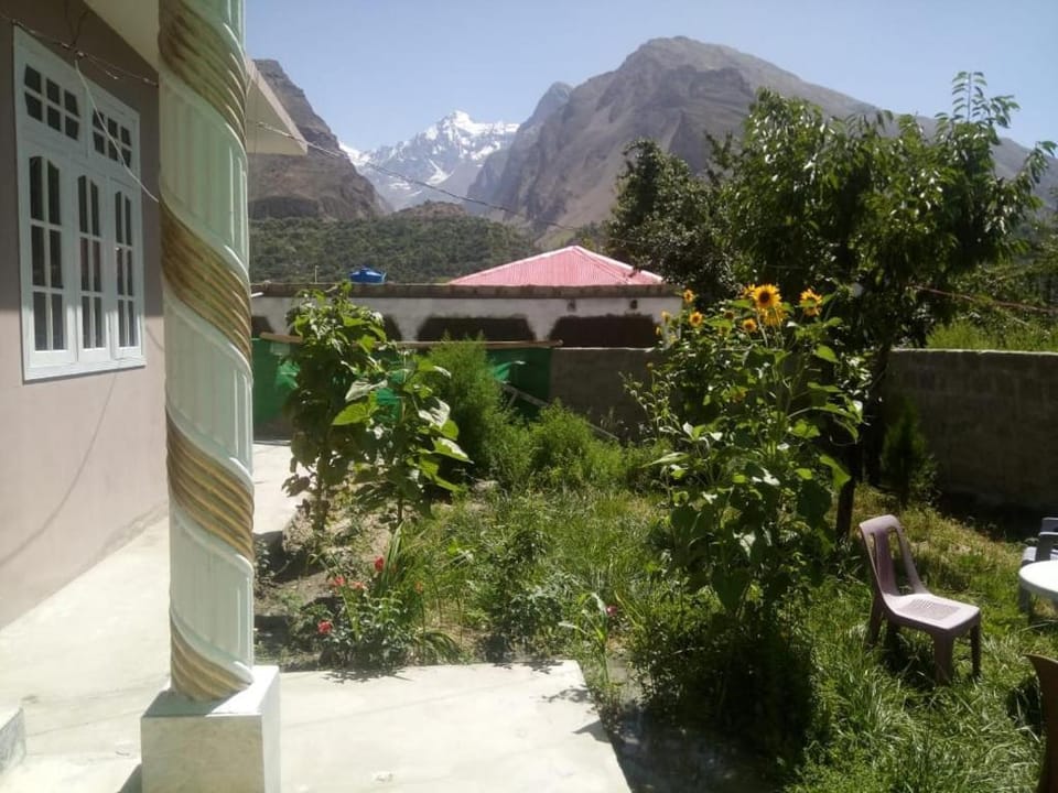 Four Seasons Family Guest House Hotel in Pakistan