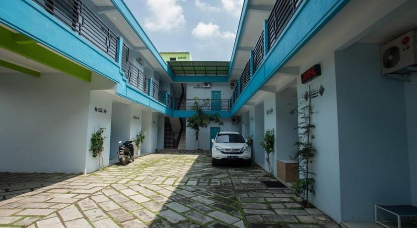RedDoorz Syariah @ Kartohardjo Madiun Bed and Breakfast in East Java