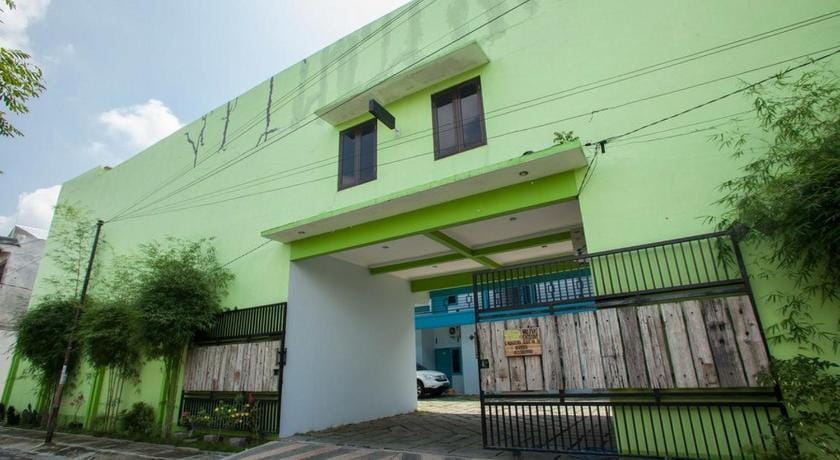 RedDoorz Syariah @ Kartohardjo Madiun Bed and Breakfast in East Java