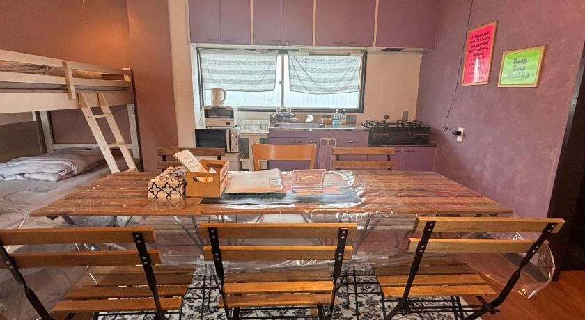 777 Takamatsu Guest House Bed and Breakfast in Japan