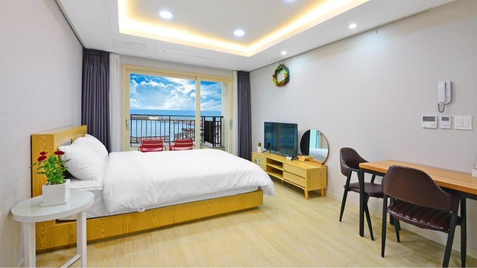 Seogwipo Daepyeong Olleh Pension Bed and Breakfast in South Korea