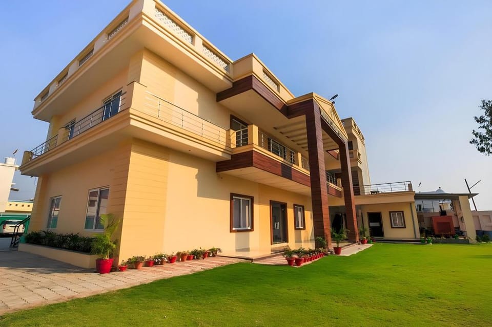 Hotel O Vaibhav laxmi Paradise Hotel in Lucknow
