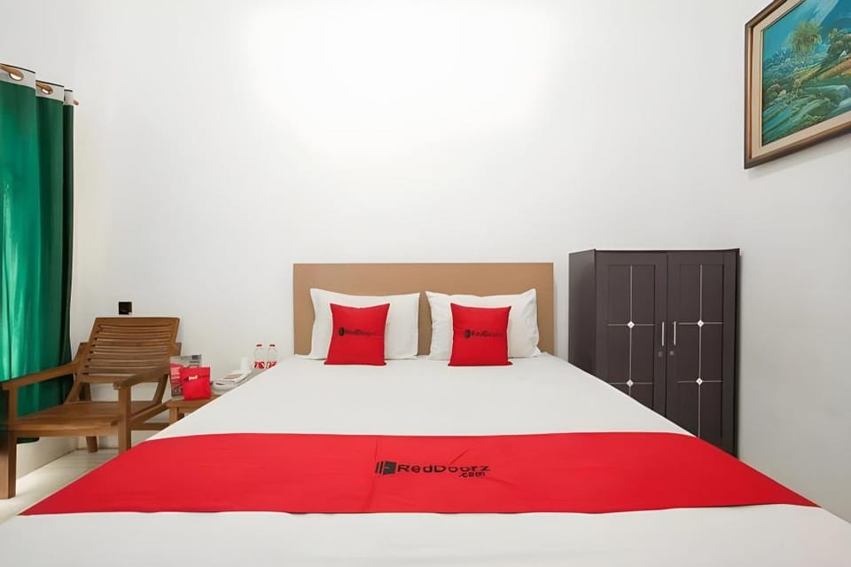 RedDoorz Plus near Malang Town Square Bed and Breakfast in East Java