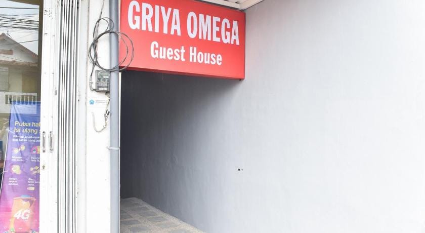 RedDoorz Plus near Malang Town Square Bed and Breakfast in East Java