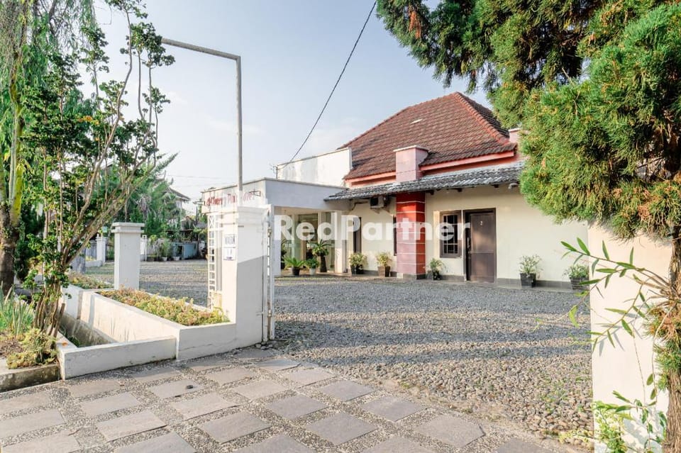 Cherry Pink Hotel Medan Mitra RedDoorz Hotel in Indonesia